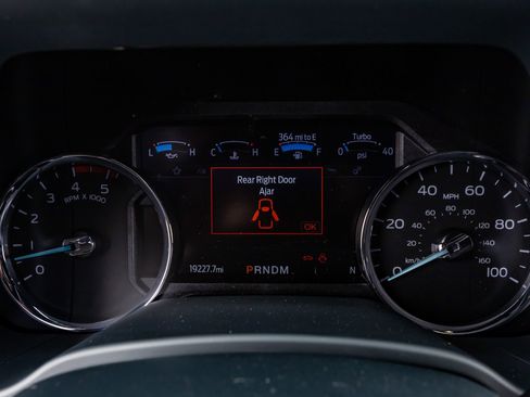 Used 2022 Ford F450 Platinum w/ FX4 Off-Road Package image 20