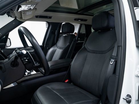 Used 2022 Land Rover Range Rover SE image 18