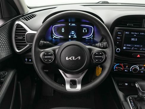 Used 2025 Kia Soul LX FWD image 14