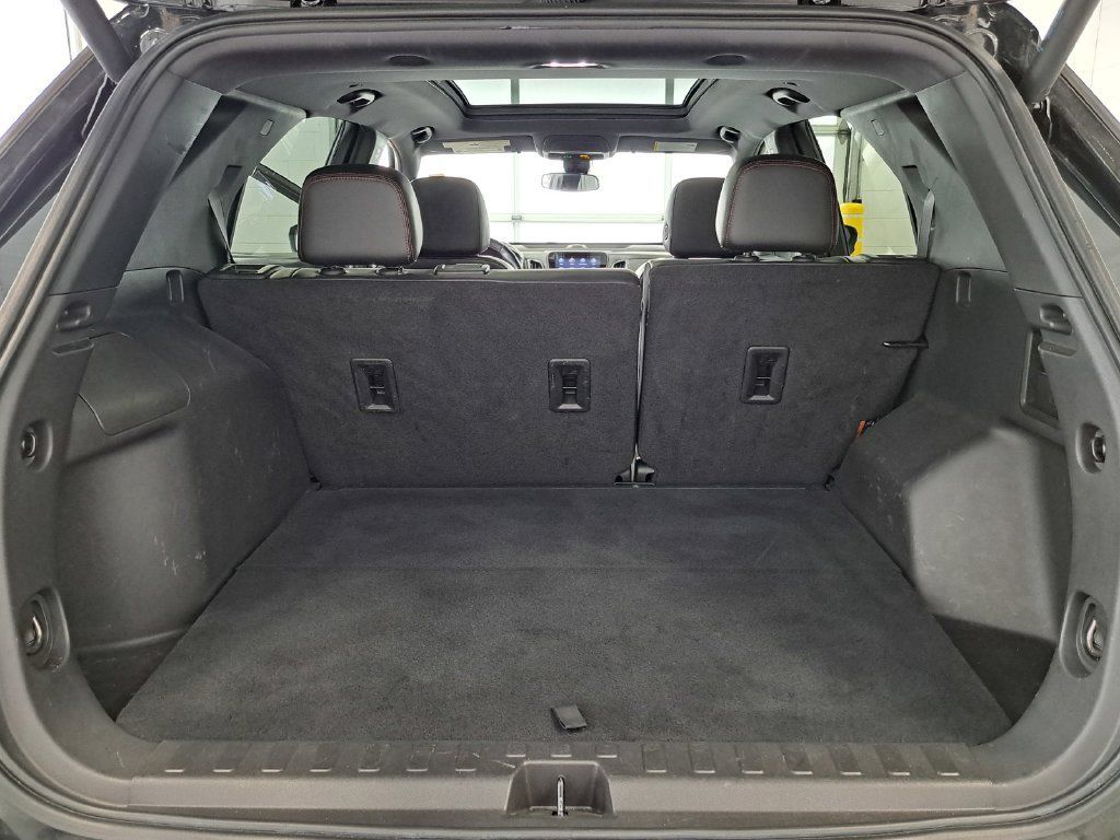 Used 2023 Chevrolet Equinox RS w/ RS Leather Package FWD image 32