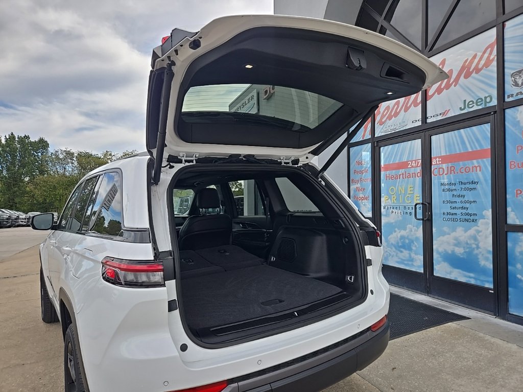 New 2026 Jeep Grand Cherokee Limited w/ Limited Altitude Package AWD/4WD image 31