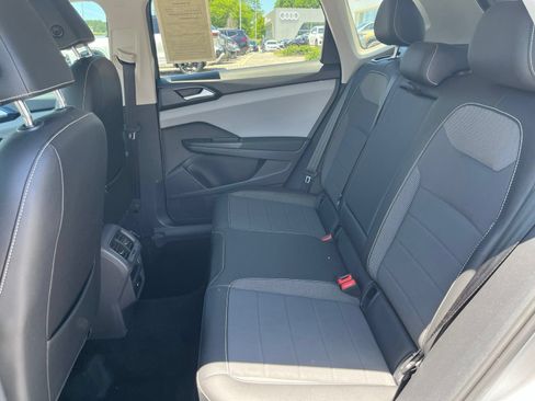 Used 2022 Volkswagen Taos SE w/ Driver Assistance Package FWD image 30