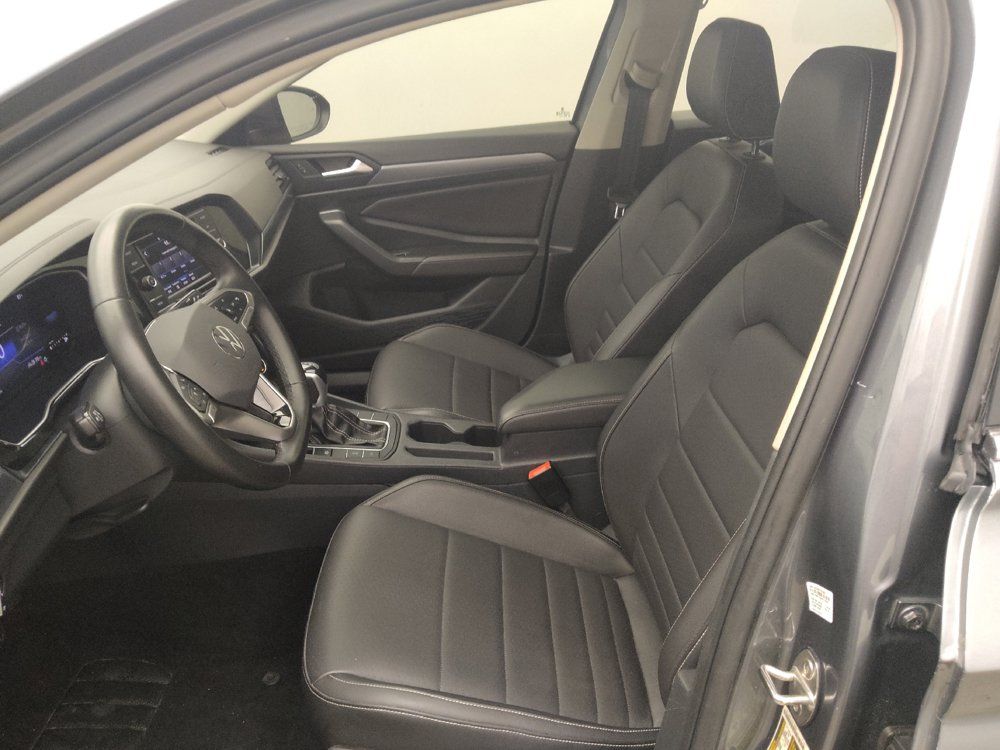 Used 2024 Volkswagen Jetta SE w/ Panoramic Sunroof Package FWD image 17