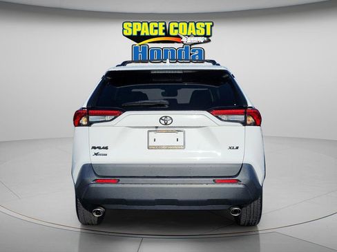 Used 2021 Toyota RAV4 XLE FWD image 4