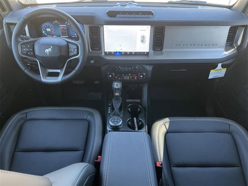 New 2025 Ford Bronco Outer Banks w/ Sasquatch Package image 2