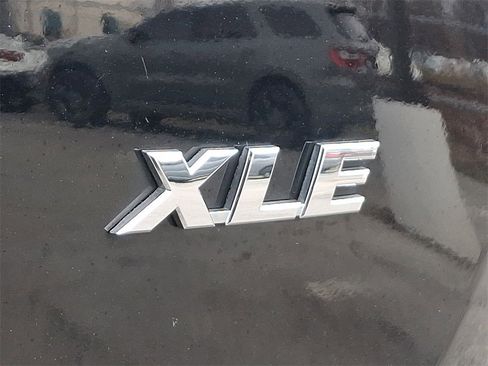 Used 2018 Toyota RAV4 XLE image 32