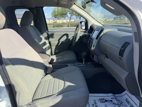 Used 2020 Nissan Frontier S image 19