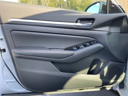 New 2025 Nissan Altima 2.5 SR image 15