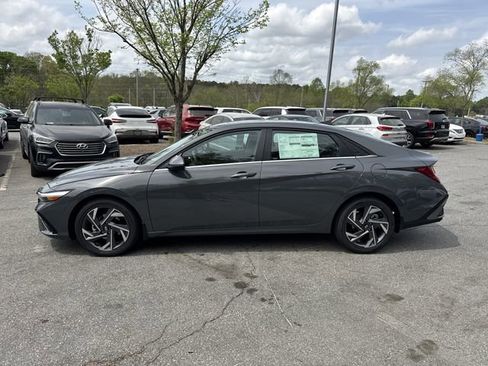 New 2026 Hyundai Elantra Limited FWD image 4