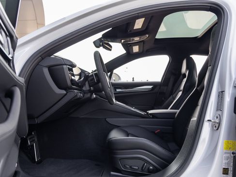 Certified 2026 Porsche Panamera RWD image 25