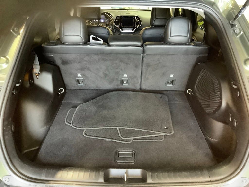 Used 2019 Jeep Cherokee Limited AWD/4WD image 15