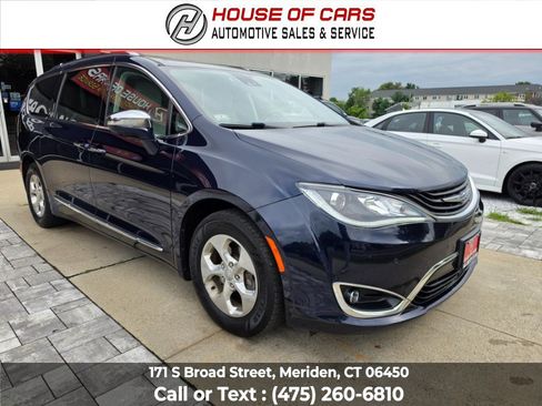 Used 2018 Chrysler Pacifica Limited w/ Advanced Safetytec Group FWD image 2