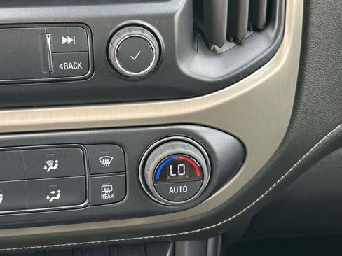 Used 2022 GMC Canyon Denali image 25