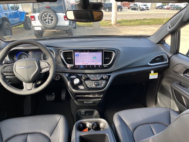 New 2026 Chrysler Pacifica Select w/ S Appearance Package FWD image 12