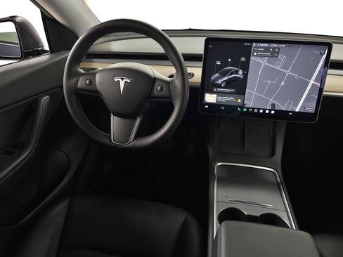 Used 2021 Tesla Model Y Long Range AWD/4WD image 16