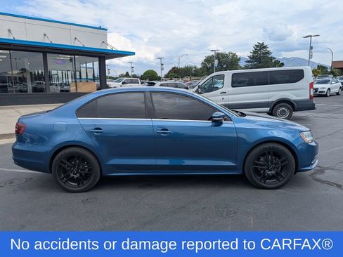 Used 2017 Volkswagen Jetta SE FWD image 2