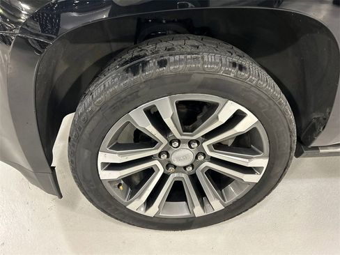 Used 2019 GMC Yukon Denali w/ Denali Ultimate Package image 8
