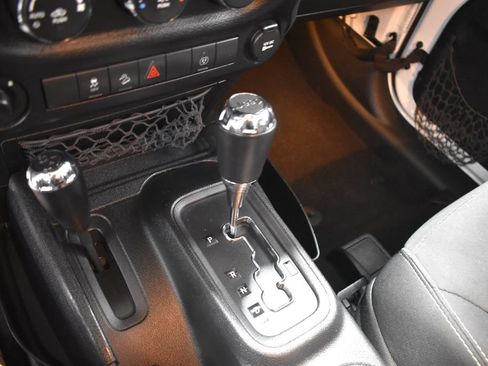 Used 2015 Jeep Wrangler Sahara w/ Connectivity Group AWD/4WD image 15