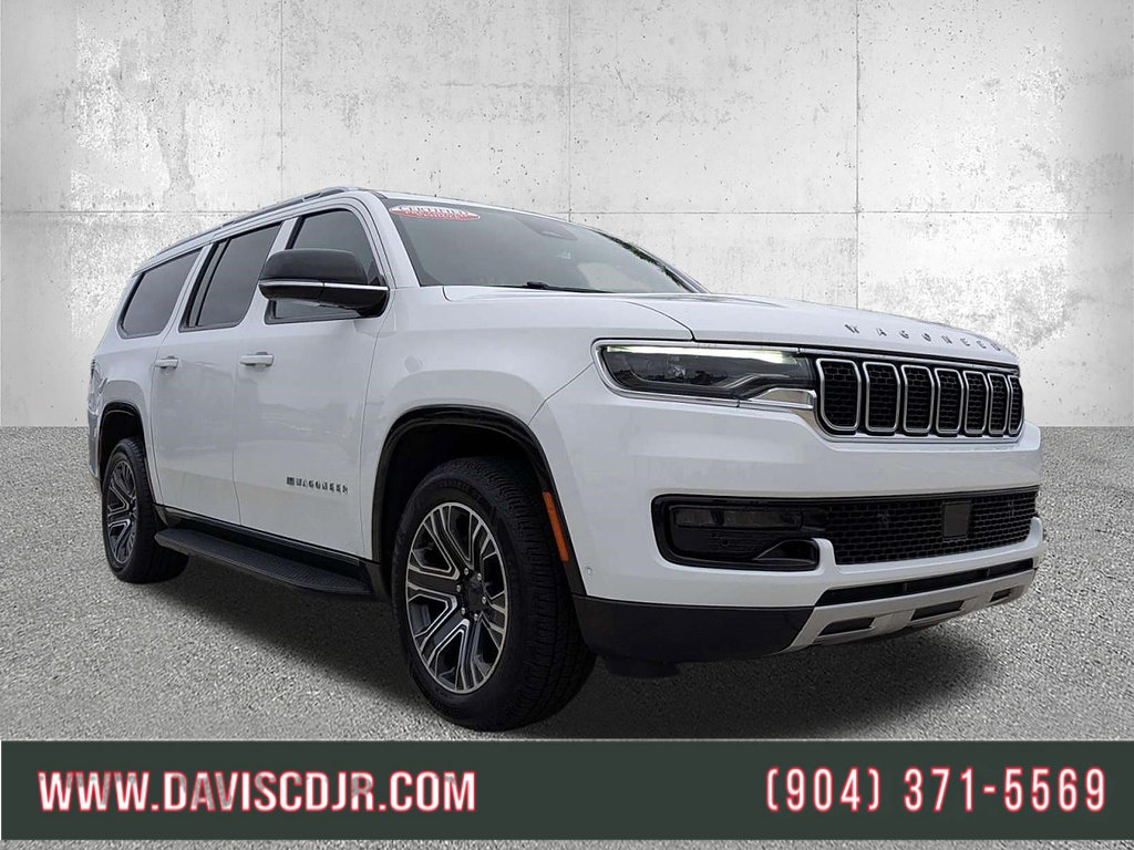 Used 2024 Jeep Wagoneer L Series II w/ Flexible Seating Group RWD image 1