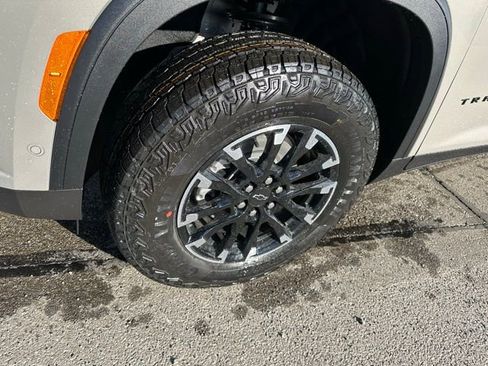 New 2026 Chevrolet Traverse Z71 w/ Enhanced Driving Package image 9