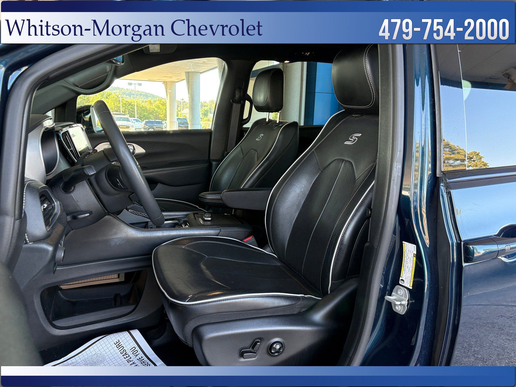 Used 2024 Chrysler Pacifica Premium FWD image 9