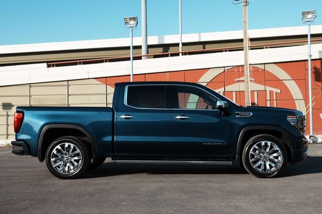 Used 2023 GMC Sierra 1500 Denali w/ Denali Reserve Package AWD/4WD image 15