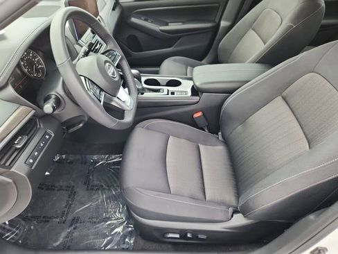 Used 2024 Nissan Altima 2.5 SV w/ SV Premium Package image 7