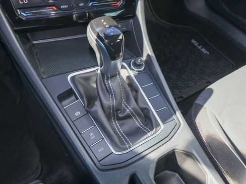 Certified 2025 Volkswagen Jetta Sport image 23