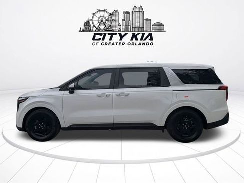 New 2027 Kia Carnival LX FWD image 4