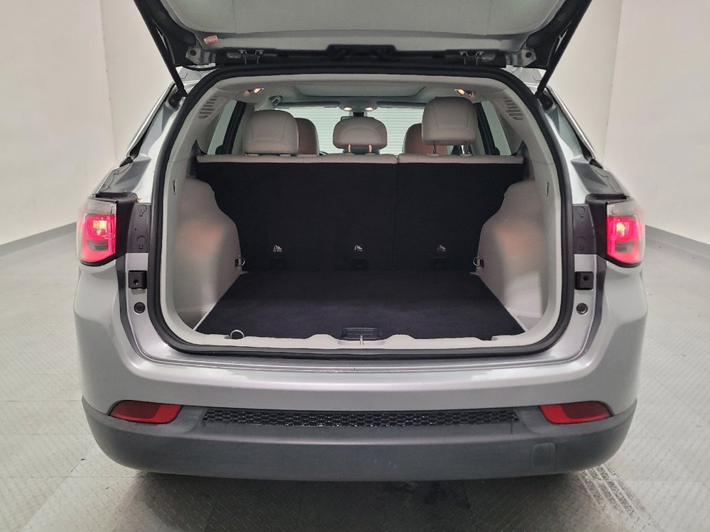 Used 2018 Jeep Compass Latitude FWD image 29