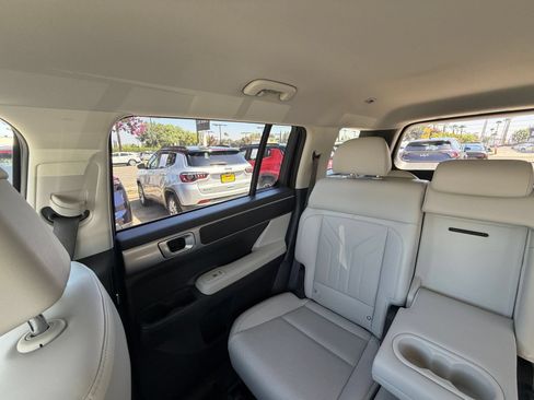 Used 2025 Hyundai Santa Fe SEL FWD image 42