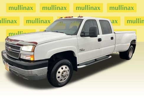 Used 2005 Chevrolet Silverado 3500 LT w/ Heavy-Duty Power Package image 14