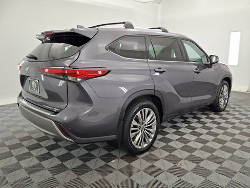 Used 2022 Toyota Highlander Platinum AWD/4WD image 25