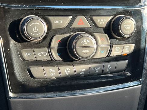 Used 2019 Jeep Grand Cherokee Limited image 29