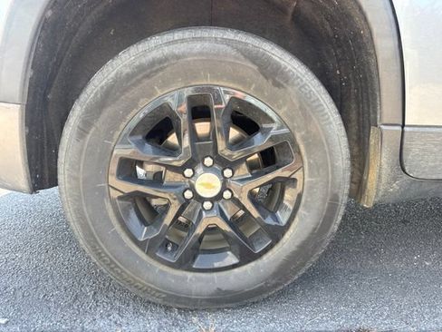 Used 2021 Chevrolet Traverse LS FWD image 6