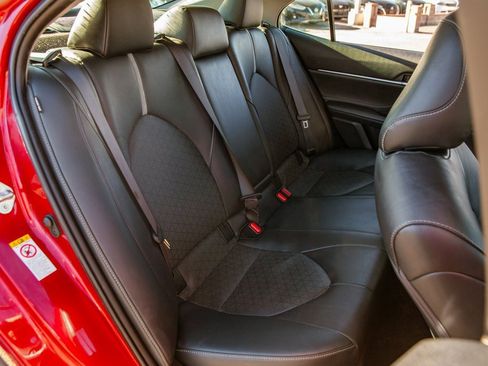 Used 2018 Toyota Camry XSE image 12