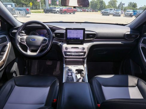 Used 2023 Ford Explorer XLT w/ Equipment Group 202A AWD/4WD image 17
