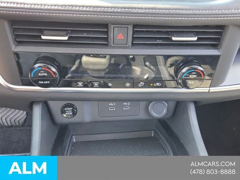 Used 2025 Nissan Rogue SV FWD image 22