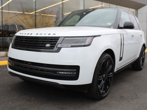 Used 2025 Land Rover Range Rover SE image 1