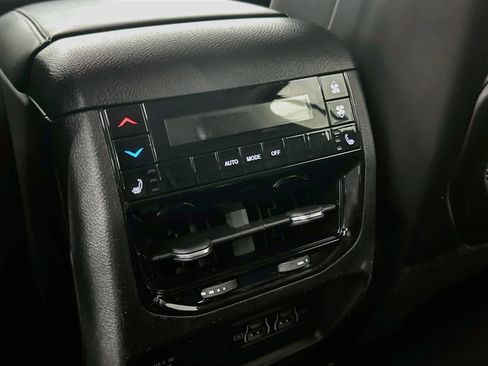 Used 2023 Jeep Grand Cherokee L Limited w/ Luxury Tech Group II RWD image 27