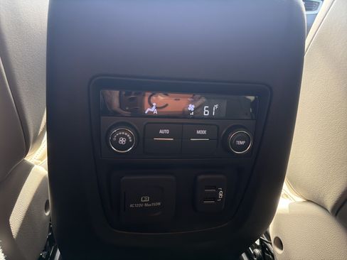 Used 2021 Buick Enclave Essence w/ Sound and Sites Package AWD/4WD image 22