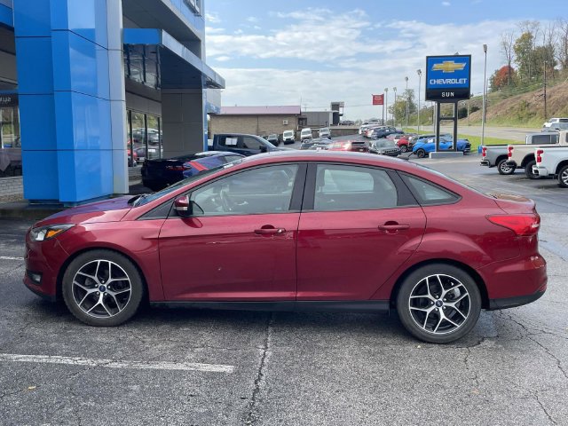 Used 2017 Ford Focus SEL w/ Cold Weather Package FWD image 3