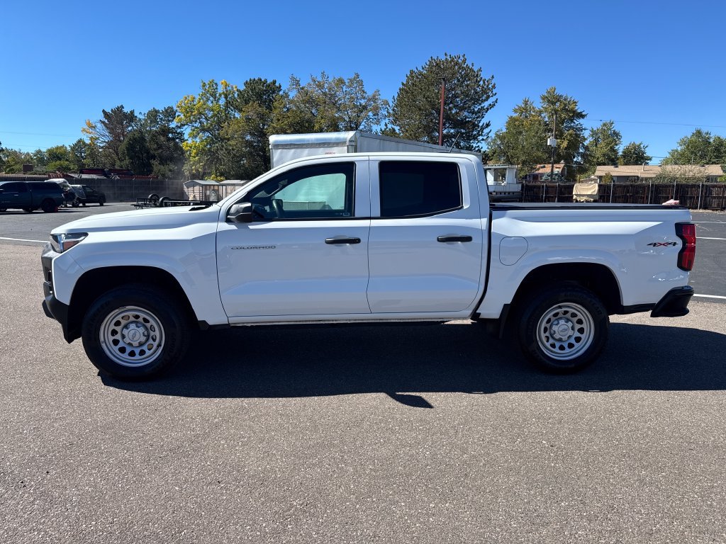 Used 2024 Chevrolet Colorado W/T w/ Advanced Trailering Package AWD/4WD image 2