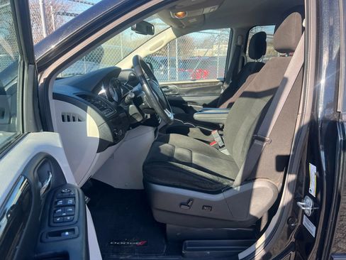 Used 2017 Dodge Grand Caravan SE w/ Power Window Group image 27