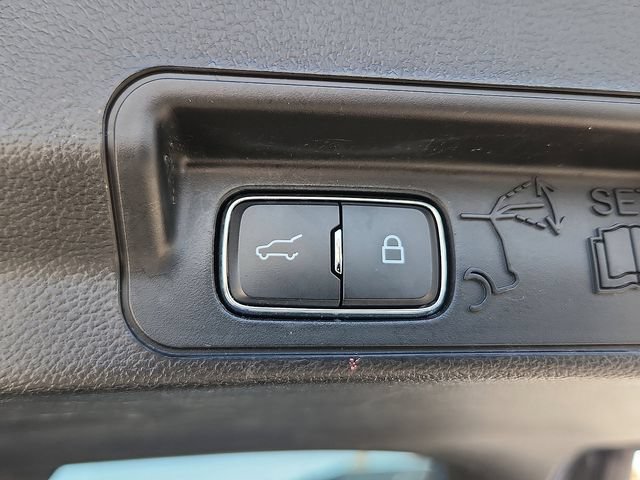 Used 2023 Ford Explorer XLT AWD/4WD image 23