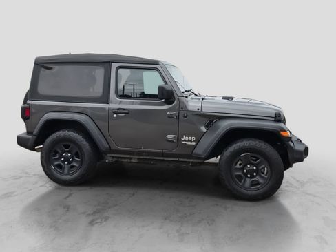 Used 2018 Jeep Wrangler Sport AWD/4WD image 9