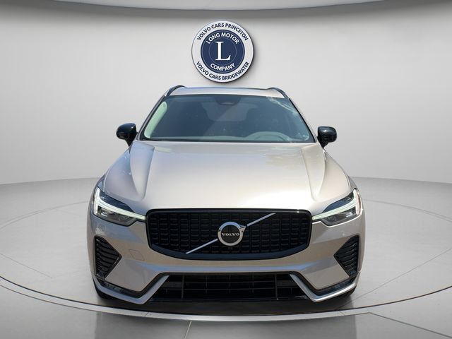 Certified 2025 Volvo XC60 B5 Core AWD/4WD image 9