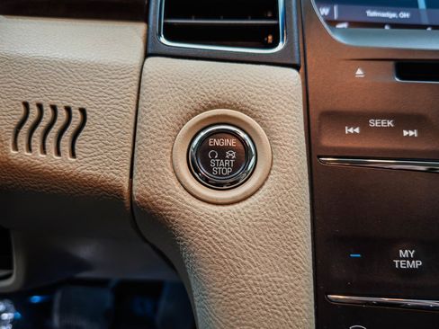 Used 2016 Ford Taurus Limited image 30