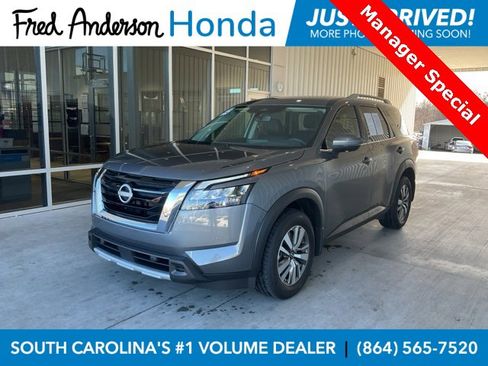 Used 2025 Nissan Pathfinder SL image 1