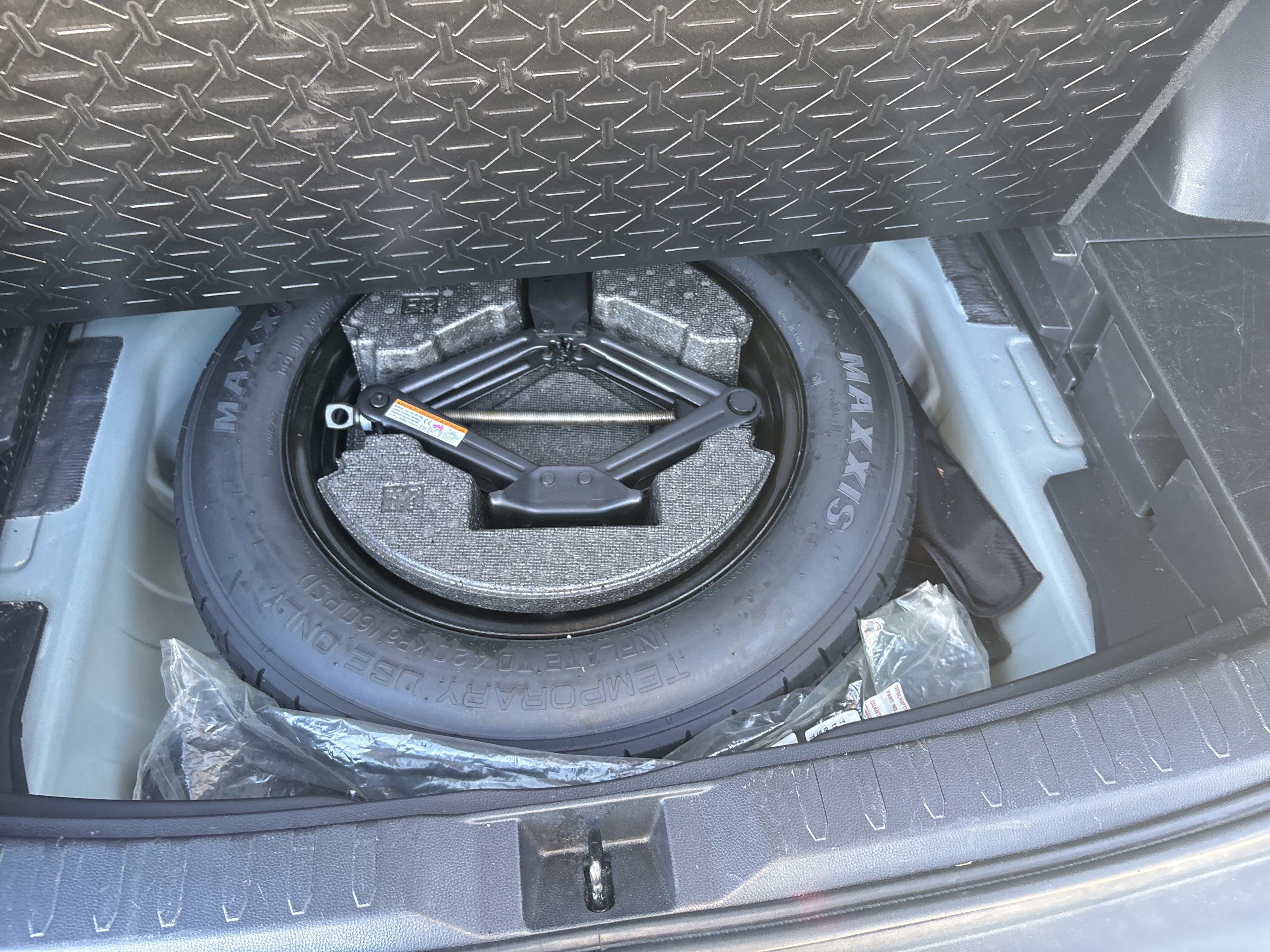 Used 2025 Toyota RAV4 XLE AWD/4WD image 32